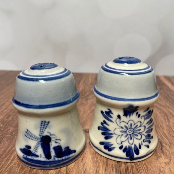 Vintage 1960'S Delft Salt & Pepper Shakers, Collectibles Floral/Windmill design - Picture 3 of 9